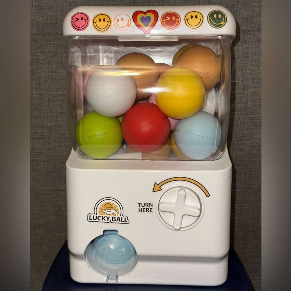 LUCKY BALL (Guaranteed to win)
Read description B4 purchasing WILL PACK ON LIVE